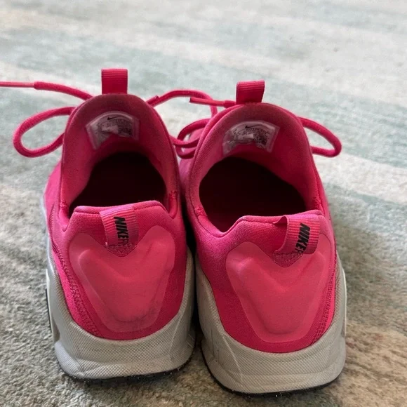 Nike Women's metcon Fuchsia Sneakers - Picture 3 of 5
